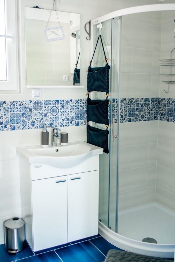 Bathroom with a shower in an apartment at Kot 20 in Bovec.